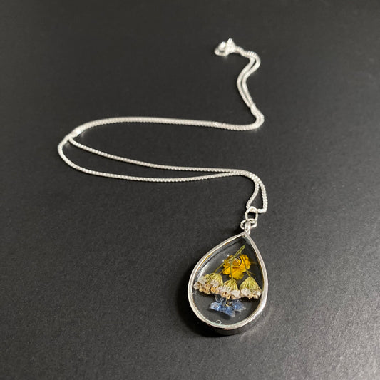 Lopez Wildflower Resin Necklace
